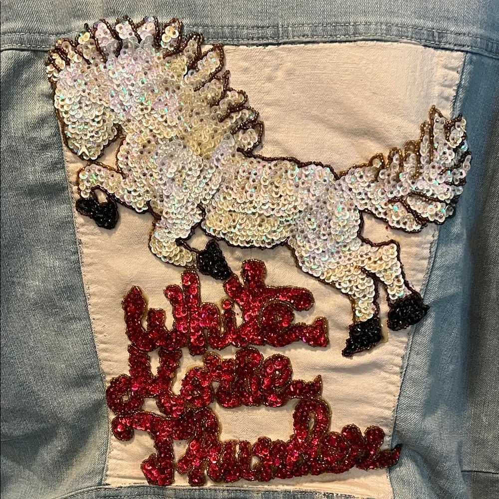 #1383+80s Style Jean Jacket White Horse Design by Julie Lee Art Logo - Picture 3 of 17